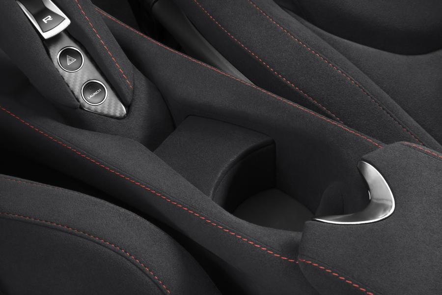 Детали интерьера McLaren MSO 720S Coupe Velocity 2017 года  (фото 11 из 11)